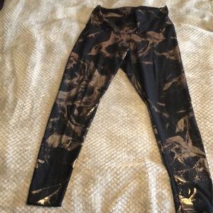 Women’s old navy power soft full length leggings black and gold